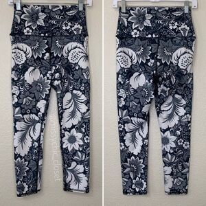 Evolution and Creation Floral High Waist Stretch Yoga Pants, Sz Small